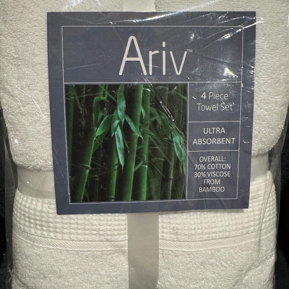 4 Piece White towel set - Picture 1 of 2